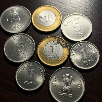 Circle all the ₹5 coins